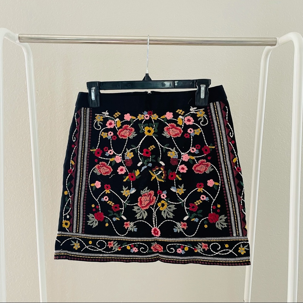 Embroidered skirt